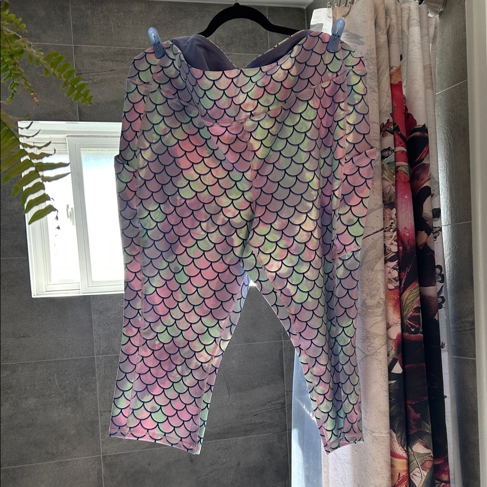 Disney Pastel Mermaid Scale Hi-rise Capri Leggings